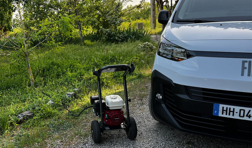 Compresseur Haute Pression a cote du vehicule